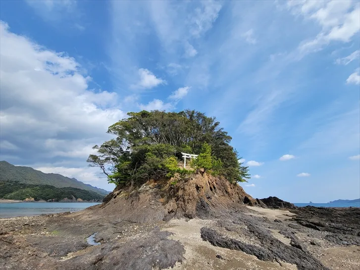 歩いて沖島神社へ
