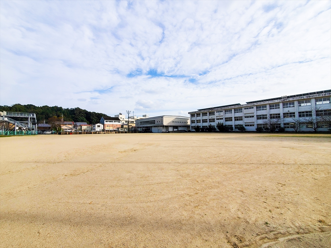 グラウンド（旧牟岐小学校）