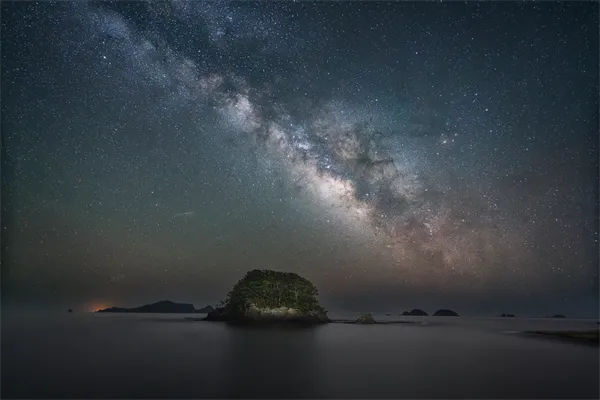 沖島神社に昇る夏銀河