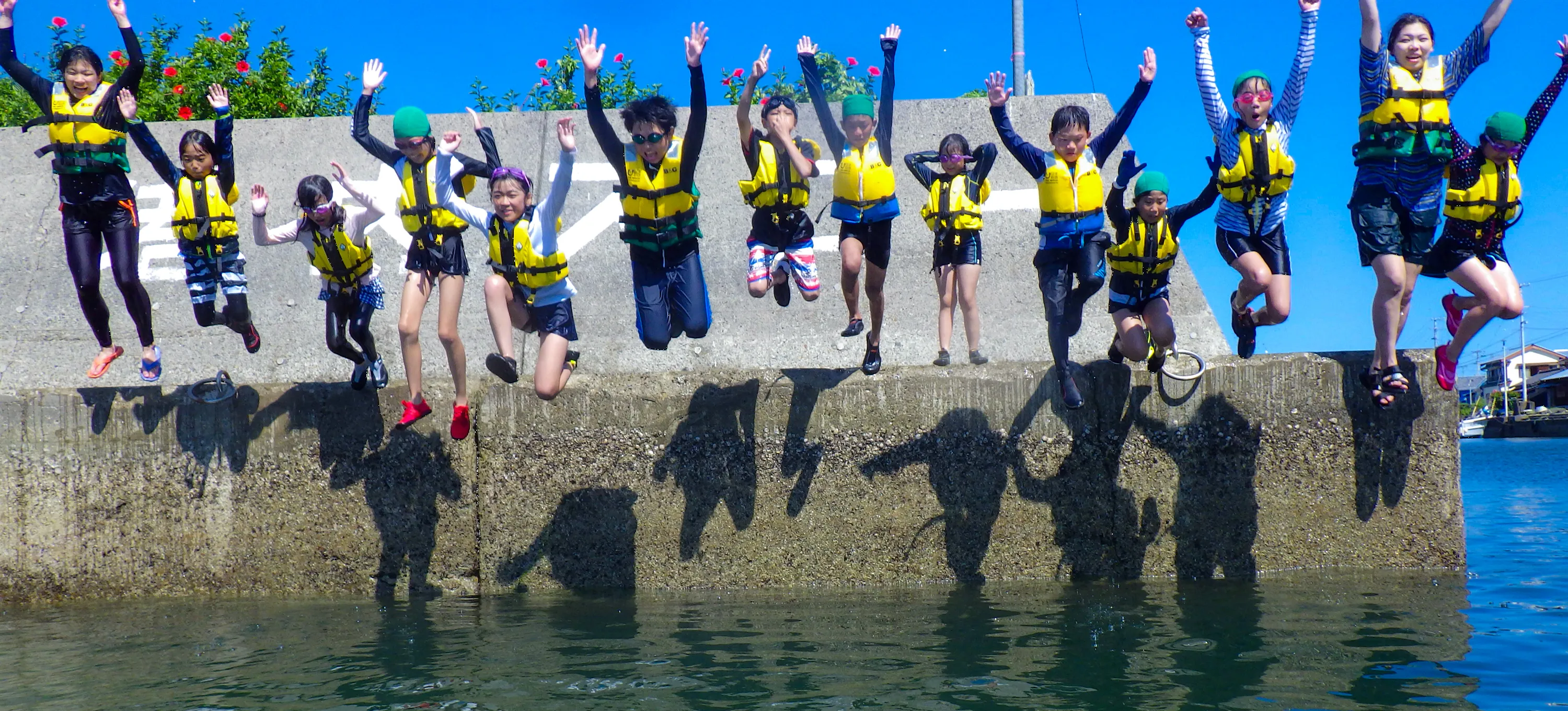 みんなで？ジャンプ！ in 出羽島.今年の夏の暑さにも負けない地元の子どもたちの元気いっぱいの姿が印象的でした。