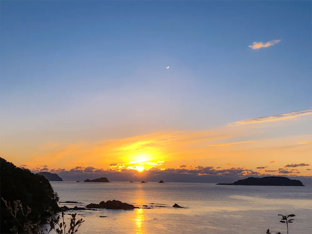初日の出と牟岐の島々