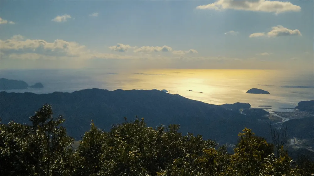 五剣山山頂より