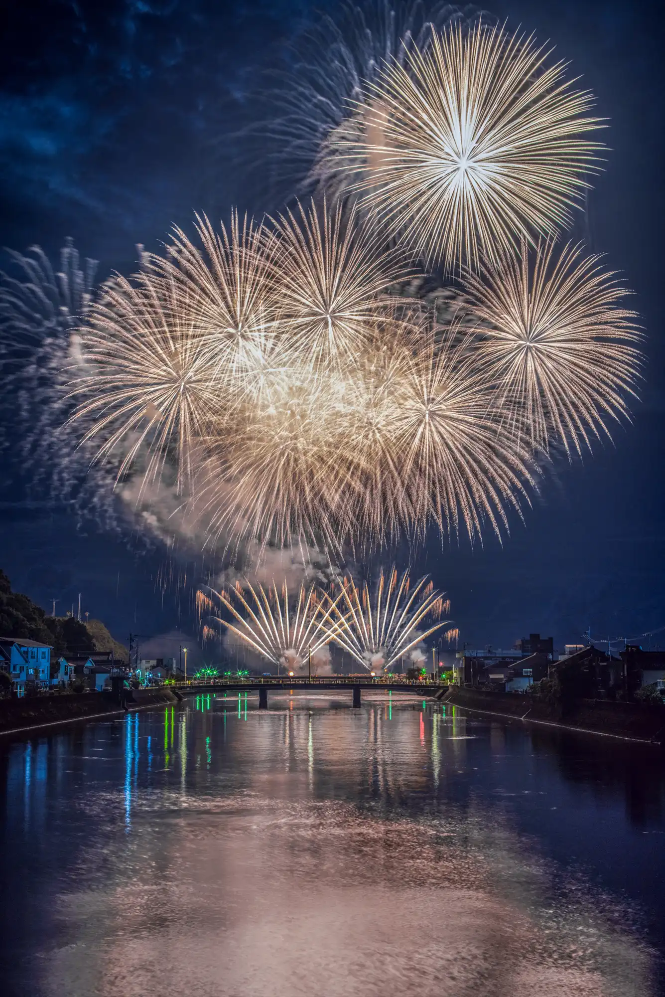 姫神祭の夜空に