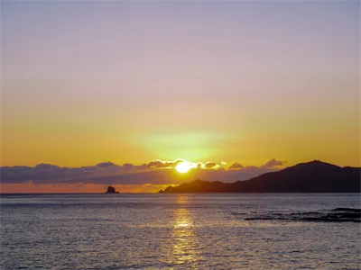 初日の出と出羽島