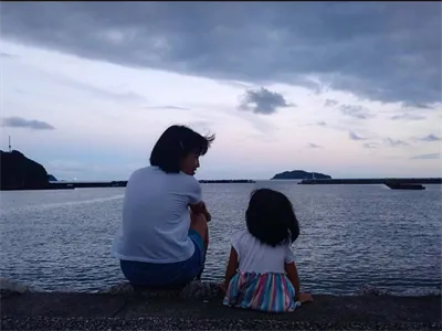 3歳の娘と11歳の従姉妹の可愛らしい光景