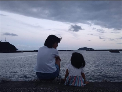3歳の娘と11歳の従姉妹の可愛らしい光景