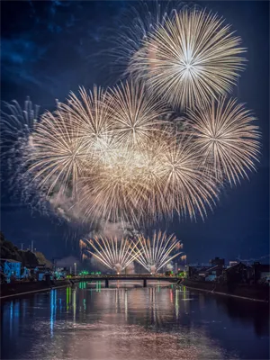 姫神祭の夜空に