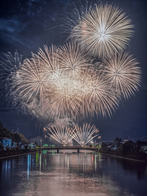 姫神祭の夜空に